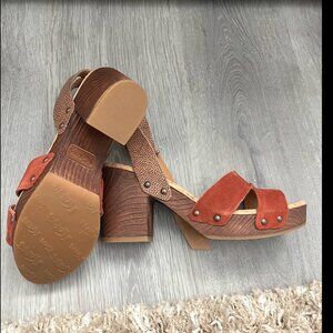 Korks Suede Mia Sandal Size 6